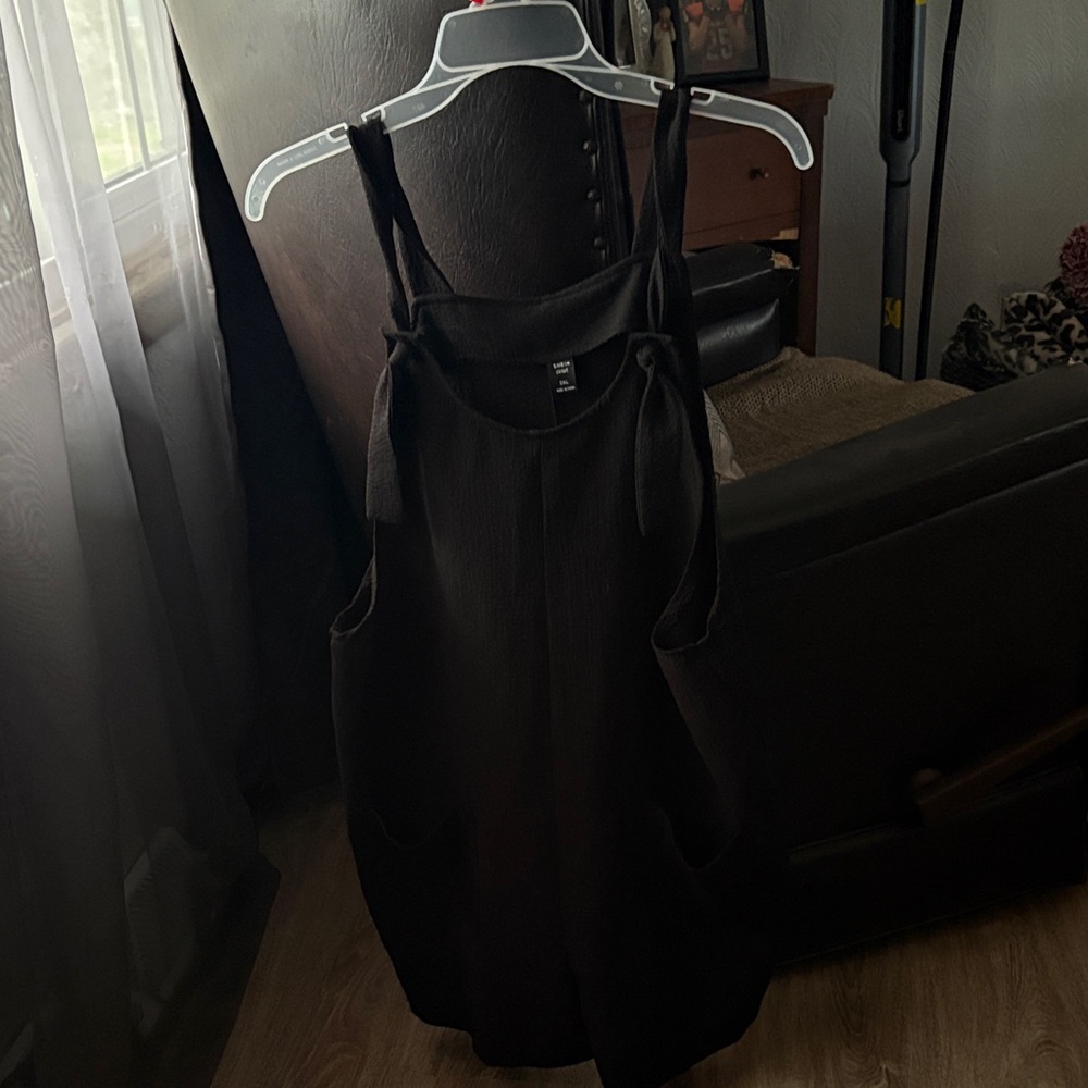 SHEIN Black Sleeveless Tie-Strap Jumpsuit